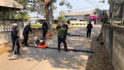 43818.jpg - เทศบาลตำบลสันป่าตอง ร่วมกับกองช่าง ได้ดำเนินการซ่อมแซมถนนและไหล่ทาง บริเวณชุมชนหลังตลาด บ้านสันป่าตอง | https://www.sanpatong.go.th