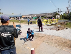 6.jpg - เทศบาลตำบลสันป่าตอง พร้อมกับเจ้าหน้าที่กองช่าง ดำเนินการซ่อมไฟฟ้าและเปลี่ยนหลอดไฟฟ้า บริเวณบ้านหย่อนสามัคคี ซอย 4 และยกฝารางระบายน้ำบ้านสันป่าตองหลวง และวางสะพานหลัง ธนาคารกรุงไทย สาขาสันป่าตอง | https://www.sanpatong.go.th