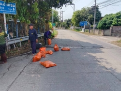 46687.jpg - เทศบาลตำบลสันป่าตองร่วมกับกองช่าง ได้ดำเนินการซ่อมแซมฝารางระบายน้ำ ถนน108หน้าร้านศรีวงษ์ทอง  | https://www.sanpatong.go.th