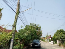 46698.jpg - เทศบาลตำบลสันป่าตองร่วมกับกองช่าง ได้ดำเนินการซ่อม แซมไฟหมู่บ้านสิริเชียงใหม่4จุด และซอย1หลังอำเภอ 1จุด | https://www.sanpatong.go.th