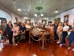 โครงการส่งเสริมกิจกรรมผู้สูงอายุ ประจำปี 2569 กิจกรรมการศึกษาดูงานเพื่อพัฒนาคุณภาพชีวิตให้กับผู้สูงอายุ เทศบาลตำบลสันป่าตอง ณ วิสาหกิจชุมชนหม้อห้อมทุ่งเจริญย้อมสีธรรมชาติ อำเภอเมืองแพร่ จังหวัดแพร่ ภาพที่ 7 | https://www.sanpatong.go.th