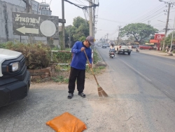 49157.jpg - เทศบาลตำบลสันป่าตองร่วมกับกองช่าง ได้ดำเนินการซ่อมแซมถนนบริเวณหน้าหมุูบ้านสิริเชียงใหม่ | https://www.sanpatong.go.th