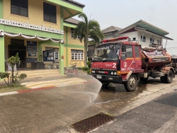 S__131072026.jpg - เทศบาลตำบลสันป่าตองพร้อมกันงานป้องกันและบรรเทาสาธารณภัย ได้นำรถดับเพลิง 5000 ลิตร | https://www.sanpatong.go.th