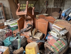 S__131096628.jpg - เทศบาลตำบลสันป่าตองพร้อมกับงานป้องกันฯ ทต.สันป่าตอง นำรถ ดับเพลิง บัวตอง 2 พร้อม จนท 5 นาย เข้าระงับเหตุ เบื้องต้น เป็นห้องเก็บของ  | https://www.sanpatong.go.th