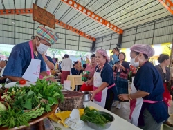 270587_0.jpg - โครงการสืบสานประเพณี วัฒนธรรมล้านนา สระเกล้าดำหัวผู้สูงอายุ ประจำปี 2569 | https://www.sanpatong.go.th