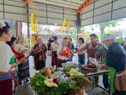 270590_0.jpg - โครงการสืบสานประเพณี วัฒนธรรมล้านนา สระเกล้าดำหัวผู้สูงอายุ ประจำปี 2569 | https://www.sanpatong.go.th