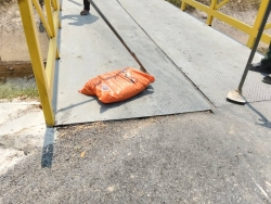 50759.jpg - เทศบาลตำบลสันป่าตองร่วมกับกองช่าง ได้ดำเนินการซ่อมแซมทางต่างระดับบริเวณสะพาน หลังธนาคารกรุงไทย สาขาสันป่าตอง | https://www.sanpatong.go.th