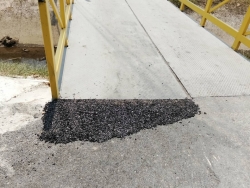 50760.jpg - เทศบาลตำบลสันป่าตองร่วมกับกองช่าง ได้ดำเนินการซ่อมแซมทางต่างระดับบริเวณสะพาน หลังธนาคารกรุงไทย สาขาสันป่าตอง | https://www.sanpatong.go.th