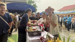 S__20348968.jpg - ร่วมพิธีรดน้ำดำหัวนายอำเภอสันป่าตอง สืบสานประเพณีสงกรานต์ 2569 | https://www.sanpatong.go.th