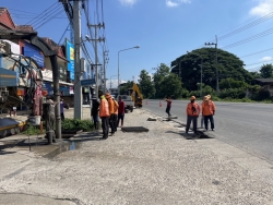 S__136396886.jpg - เทศบาลตำบลสันป่าตองพร้อมกับงานป้องกันและบรรเทาสาธารณภัยสำนักปลัดเทศบาล และงานกองช่าง ได้นำรถน้ำ2 เข้าร่วมกับรถดูดโคลน อบในการดำเนินการขุดลอกรางระบายน้ำจ.เชียงใหม่ | https://www.sanpatong.go.th