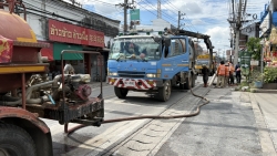 S__34619409.jpg - เทศบาลตำบลสันป่าตอง  งานป้องกันและบรรเทาสาธารณภัย สำนักปลัดเทศบาล สนับสนุนรถบรรทุกน้ำอเนกประสงค์ขนาด 5,000 ลิตร ร่วมกับกองช่าง | https://www.sanpatong.go.th