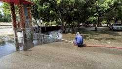 S__32153637.jpg - เทศบาลตำบลสันป่าตอง ร่วมกับ งานป้องกันและบรรเทาสาธารณภัย สำนักปลัดเทศบาล รับแจ้งหนังสือขอความอนุเคราะห์สนับสนุนรถบรรทุกน้ำฉีดล้างบริเวณลานในวัดป่าเจริญธรรม  | https://www.sanpatong.go.th