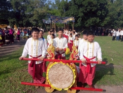293969_0.jpg - เทศบาลตำบลสันป่าตองเข้าร่วมเดินขบวนโครงการ 