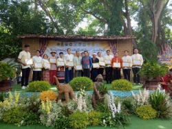 293987_0.jpg - เทศบาลตำบลสันป่าตองเข้าร่วมเดินขบวนโครงการ 