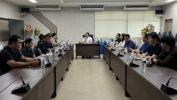 S__21790766.jpg - เทศบาลตำบลสันป่าตองได้เข้าร่วมการประชุมกับบริษัท Bedrock Analytics ได้ให้ความรู้เกี่ยวกับงานสารบรรณอิเล็กทรอนิกส์  | https://www.sanpatong.go.th