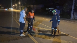 S__35266566.jpg - เทศบาลตำบลสันป่าตอง ร่วมกับ งานป้องกันและบรรเทาสาธารณภัย สำนักปลัดเทศบาล รับแจ้งทางวิทยุสื่อสาร เหตุรถยนต์ชนเสาไฟฟ้า | https://www.sanpatong.go.th
