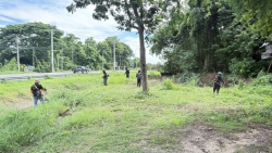 S__35643406.jpg - เทศบาลตำบลสันป่าตอง ร่วมกับงานป้องกันและบรรเทาสาธารณภัย สำนักปลัดเทศบาล ร่วมกับกองช่าง และกู้ภัยนพรัตน์ ดำเนินการตัดกิ่งไม้และหญ้าบริเวณริมคลองชุมชนบ้านหย่อน | https://www.sanpatong.go.th