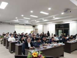 1.jpg - กองคลัง เทศบาลตำบลสันป่าตองจัดโครงการฝึกอบรมให้ความรู้แก่คณะกรรมการจัดซื้อจัดจ้างและผู้ปฎิบัติงานด้านพัสดุ ประจำปีงบประมาณ 2569  | https://www.sanpatong.go.th