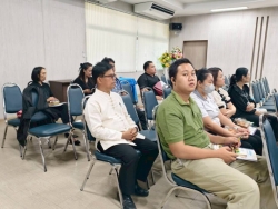 11.jpg - กองคลัง เทศบาลตำบลสันป่าตองจัดโครงการฝึกอบรมให้ความรู้แก่คณะกรรมการจัดซื้อจัดจ้างและผู้ปฎิบัติงานด้านพัสดุ ประจำปีงบประมาณ 2569  | https://www.sanpatong.go.th
