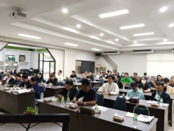 6.jpg - กองคลัง เทศบาลตำบลสันป่าตองจัดโครงการฝึกอบรมให้ความรู้แก่คณะกรรมการจัดซื้อจัดจ้างและผู้ปฎิบัติงานด้านพัสดุ ประจำปีงบประมาณ 2569  | https://www.sanpatong.go.th