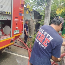 26386.jpg -  เทศบาลตำบลสันป่าตอง ร่วมกับ งานป้องกันและบรรเทาสาธารณภัย สำนักปลัดเทศบาล ดำเนินการนำรถบรรทุกน้ำ “บัวตอง 3” ฉีดล้างรางระบายน้ำบริเวณข้าง  หมู่บ้านเอกกมลวิลล่า    น้ำบริเวณข้าง | https://www.sanpatong.go.th