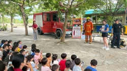 S__32546857.jpg - เทศบาลตำบลสันป่าตอง ร่วมกับงานป้องกันและบรรเทาสาธารณภัย สำนักปลัดเทศบาล จัดกิจกรรม “การเสริมสร้างความปลอดภัยในสถานศึกษาและการซักซ้อมการปฏิบัติตามแผนเผชิญเหตุของสถานศึกษา”ให้กับคณะครู บุคลากร และเด็กนักเรียน | https://www.sanpatong.go.th