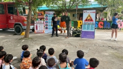 S__32546858.jpg - เทศบาลตำบลสันป่าตอง ร่วมกับงานป้องกันและบรรเทาสาธารณภัย สำนักปลัดเทศบาล จัดกิจกรรม “การเสริมสร้างความปลอดภัยในสถานศึกษาและการซักซ้อมการปฏิบัติตามแผนเผชิญเหตุของสถานศึกษา”ให้กับคณะครู บุคลากร และเด็กนักเรียน | https://www.sanpatong.go.th