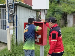 S__32751664.jpg - เทศบาลตำบลสันป่าตอง ร่วมกับ งานป้องกันและบรรเทาสาธารณภัย สำนักปลัดเทศบาล ภารกิจ : ตรวจเช็คถังดับเพลิง พร้อมเปลี่ยนถังที่ชำรุด และบรรจุถังใหม่ให้พร้อมใช้งานเมื่อหากเกิดมีภัยอันตราย | https://www.sanpatong.go.th
