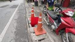S__39010317.jpg - เทศบาลตำบลสันป่าตอง  ร่วมกับงานป้องกันและบรรเทาสาธารณภัย สำนักปลัดเทศบาล ได้รับแจ้งทางวิทยุจากสถานีตำรวจภูธรสันป่าตองว่า พบฝารางระบายน้ำชำรุดเกิดเป็นหลุมบนผิวจราจร  | https://www.sanpatong.go.th