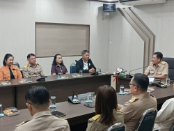 46094_0.jpg - พิธีต้อนรับ นายสายฟ้า บุญตอม เข้ารับตำแหน่งผู้อำนวยการกองศึกษาเทศบาลตำบลสันป่าตอง | https://www.sanpatong.go.th