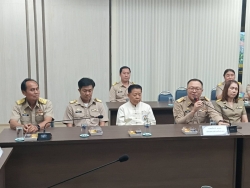 46096_0.jpg - พิธีต้อนรับ นายสายฟ้า บุญตอม เข้ารับตำแหน่งผู้อำนวยการกองศึกษาเทศบาลตำบลสันป่าตอง | https://www.sanpatong.go.th
