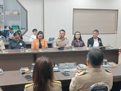 46113_0.jpg - พิธีต้อนรับ นายสายฟ้า บุญตอม เข้ารับตำแหน่งผู้อำนวยการกองศึกษาเทศบาลตำบลสันป่าตอง | https://www.sanpatong.go.th