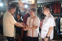 11.jpg - นายอิทธิรัฐ สินารักษ์ ท่องเที่ยวและทีฬาจังหวัดเชียงใหม่  พร้อมด้วย นายสุภชัย  พรหมเสนใจ นายกเทศมนตรีตำบลสันป่าตอง และนายอภิชาต  เทพชา ปลัดเทศบาลตำบลสันป่าตอง ลงพื้นที่ดำเนินโครงการต่อยอดการท่องเที่ยว   โดยชุมชนกลุ่มชาติพันธุ์ | https://www.sanpatong.go.th