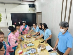 LINE_ALBUM_ภาพกิจกรรมวันแม่69_260811_17.jpg - โครงการแม่ตัวอย่างบุคคลต้นแบบ ประจำปี 2569 | https://www.sanpatong.go.th