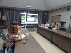 นายอภิชาติ  เทพชา  ปลัดเทศบาลตำบลสันป่าตอง  และคณะทำงานได้ร่วมกันซักซ้อมการนำเสนอผลงานรอบ Final Pitching Day ภายใต้โครงการ smart city solution Award 2026 ภาพที่ 5 | https://www.sanpatong.go.th