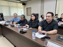 เทศบาลตำบลสันป่าตอง ร่วมกับอำเภอสันป่าตองประชุมซักซ้อมแนวทางปฏิบัติในการจัดพิธีถวายดอกไม้จันทน์ งานพระราชพิธีถวายพระเพลิงพระบรมศพ  สมเด็จพระนางเจ้าสิริกิติ์ พระบรมราชินีนาถ ภาพที่ 5 | https://www.sanpatong.go.th