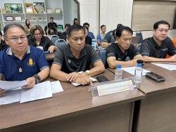 เทศบาลตำบลสันป่าตอง ร่วมกับอำเภอสันป่าตองประชุมซักซ้อมแนวทางปฏิบัติในการจัดพิธีถวายดอกไม้จันทน์ งานพระราชพิธีถวายพระเพลิงพระบรมศพ  สมเด็จพระนางเจ้าสิริกิติ์ พระบรมราชินีนาถ ภาพที่ 6 | https://www.sanpatong.go.th