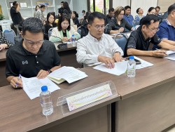 เทศบาลตำบลสันป่าตอง ร่วมกับอำเภอสันป่าตองประชุมซักซ้อมแนวทางปฏิบัติในการจัดพิธีถวายดอกไม้จันทน์ งานพระราชพิธีถวายพระเพลิงพระบรมศพ  สมเด็จพระนางเจ้าสิริกิติ์ พระบรมราชินีนาถ ภาพที่ 8 | https://www.sanpatong.go.th