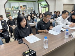 เทศบาลตำบลสันป่าตอง ร่วมกับอำเภอสันป่าตองประชุมซักซ้อมแนวทางปฏิบัติในการจัดพิธีถวายดอกไม้จันทน์ งานพระราชพิธีถวายพระเพลิงพระบรมศพ  สมเด็จพระนางเจ้าสิริกิติ์ พระบรมราชินีนาถ ภาพที่ 9 | https://www.sanpatong.go.th
