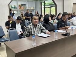 เทศบาลตำบลสันป่าตอง ร่วมกับอำเภอสันป่าตองประชุมซักซ้อมแนวทางปฏิบัติในการจัดพิธีถวายดอกไม้จันทน์ งานพระราชพิธีถวายพระเพลิงพระบรมศพ  สมเด็จพระนางเจ้าสิริกิติ์ พระบรมราชินีนาถ ภาพที่ 10 | https://www.sanpatong.go.th