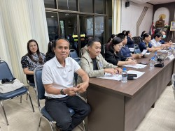 เทศบาลตำบลสันป่าตอง ร่วมกับอำเภอสันป่าตองประชุมซักซ้อมแนวทางปฏิบัติในการจัดพิธีถวายดอกไม้จันทน์ งานพระราชพิธีถวายพระเพลิงพระบรมศพ  สมเด็จพระนางเจ้าสิริกิติ์ พระบรมราชินีนาถ ภาพที่ 12 | https://www.sanpatong.go.th