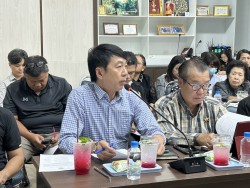 เทศบาลตำบลสันป่าตอง ร่วมกับอำเภอสันป่าตองประชุมซักซ้อมแนวทางปฏิบัติในการจัดพิธีถวายดอกไม้จันทน์ งานพระราชพิธีถวายพระเพลิงพระบรมศพ  สมเด็จพระนางเจ้าสิริกิติ์ พระบรมราชินีนาถ ภาพที่ 15 | https://www.sanpatong.go.th