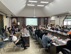 เทศบาลตำบลสันป่าตอง ร่วมกับอำเภอสันป่าตองประชุมซักซ้อมแนวทางปฏิบัติในการจัดพิธีถวายดอกไม้จันทน์ งานพระราชพิธีถวายพระเพลิงพระบรมศพ  สมเด็จพระนางเจ้าสิริกิติ์ พระบรมราชินีนาถ ภาพที่ 17 | https://www.sanpatong.go.th
