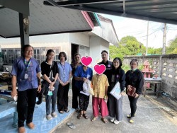 ลงพื้นที่เพื่อเยี่ยมเยียนและให้คำปรึกษาแก่ครอบครัวในเขตพื้นที่ โดยมุ่งเน้นการเสริมสร้างทักษะการสื่อสาร การปรับความเข้าใจ และแนวทางการอยู่ร่วมกันอย่างสันติสุข ภาพที่ 4 | https://www.sanpatong.go.th