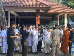 เทศบาลตำบลสันป่าตอง ได้ร่วมกิจกรรมเนื่องจาก วันคล้ายวันสวรรคต พระบาทสมเด็จพระบรมชนกาธิเบศร มหาภูมิพลอดุลยเดชมหาราช บรมนาถบพิตร ภาพที่ 3 | https://www.sanpatong.go.th