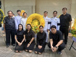 เทศบาลตำบลสันป่าตอง ได้ร่วมกิจกรรมเนื่องจาก วันคล้ายวันสวรรคต พระบาทสมเด็จพระบรมชนกาธิเบศร มหาภูมิพลอดุลยเดชมหาราช บรมนาถบพิตร ภาพที่ 9 | https://www.sanpatong.go.th