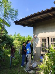 การลงพื้นที่สำรวจบ้านก่อนทำการปรับปรุงบ้านให้ตรงกับสภาพร่างกาย  และความต้องการของผู้สูงอายุแต่ละราย  ภาพที่ 3 | https://www.sanpatong.go.th