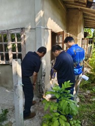 การลงพื้นที่สำรวจบ้านก่อนทำการปรับปรุงบ้านให้ตรงกับสภาพร่างกาย  และความต้องการของผู้สูงอายุแต่ละราย  ภาพที่ 4 | https://www.sanpatong.go.th