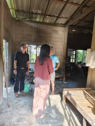 การลงพื้นที่สำรวจบ้านก่อนทำการปรับปรุงบ้านให้ตรงกับสภาพร่างกาย  และความต้องการของผู้สูงอายุแต่ละราย  ภาพที่ 10 | https://www.sanpatong.go.th