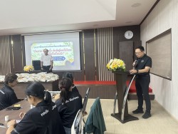 โครงการฝึกอบรมส่งเสริมและพัฒนาอาชีพแก่ประชาชน“กิจกรรม ร้อยรวมใจ ประดิษฐ์ดอกไม้จันทน์ ถวายอาลัยด้วยใจจงรัก” ✨ ภาพที่ 13 | https://www.sanpatong.go.th
